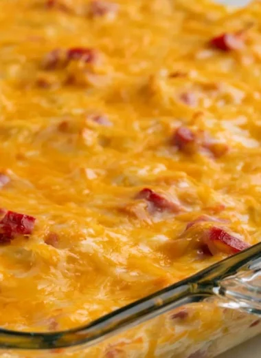 Super cheesy ham and potato casserole baked to perfection with creamy cheese sauce.